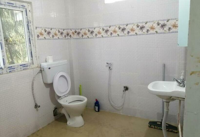 בית מלון כפרי Chandras Residency