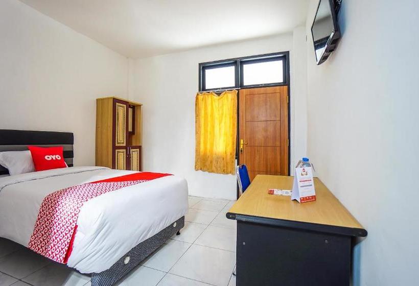 فندق Oyo 1693 Edward Residence Malalayang