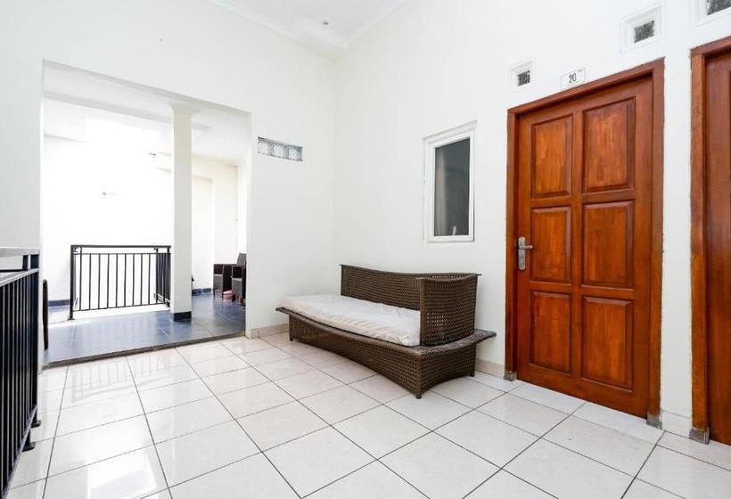 호텔 Oyo 2428 Trision Hostel