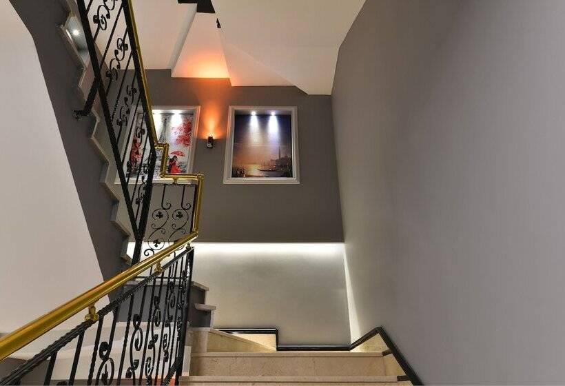 هتل D Lux Bouti̇que