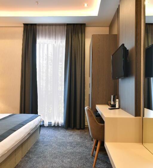 هتل D Lux Bouti̇que