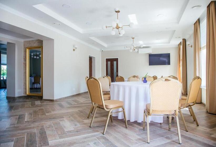 Central Hotel Radviliškis