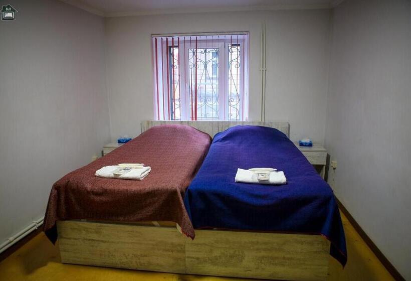 تختخواب و صبحانه Guest House In Gyumri