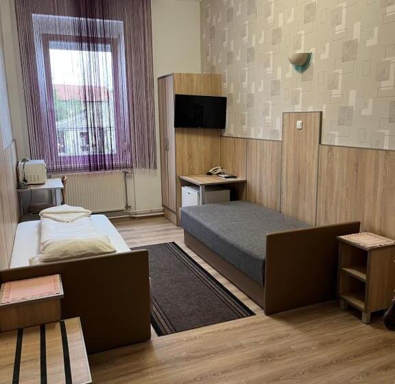 住宿加早餐  Korona Panzió