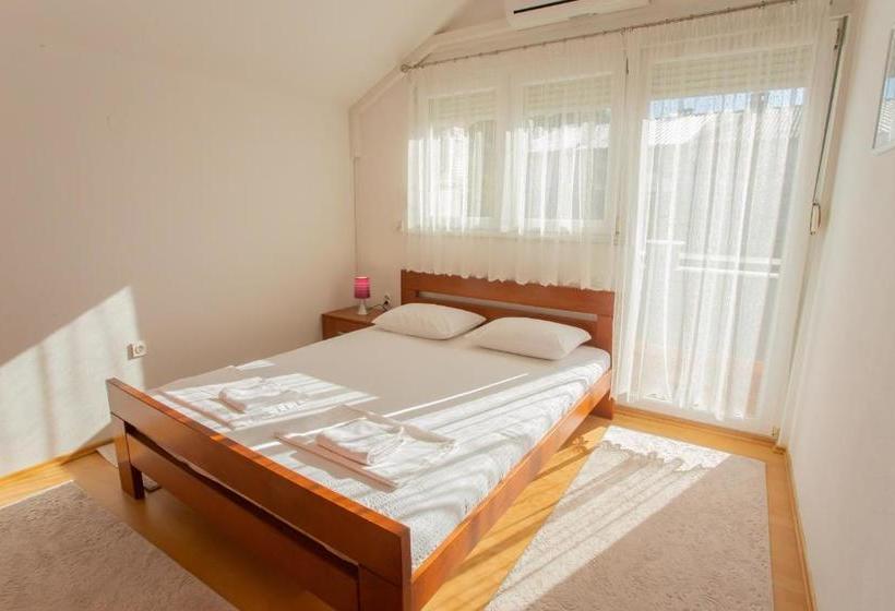 هاستل Guesthouse Aurora