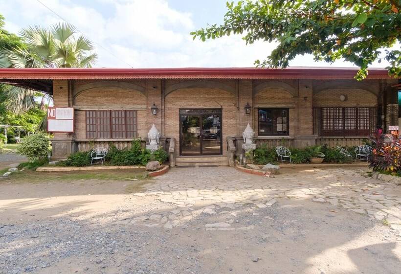 فندق Reddoorz Plus Near Vigan Convention Center