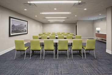هتل Holiday Inn Express & Suites Calgary Airport Trail Ne, An Ihg