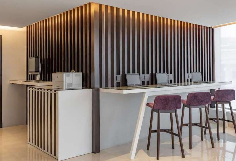 هتل Park Inn By Radisson Jeddah Madinah Road