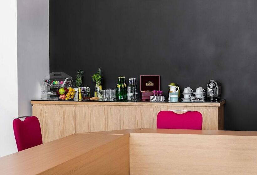 هتل Park Inn By Radisson Jeddah Madinah Road