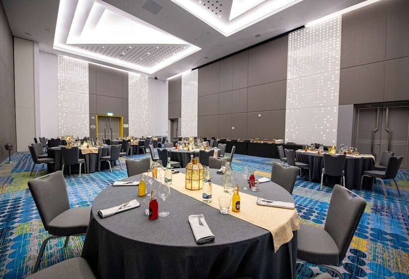 Radisson Red Dubai Silicon Oasis