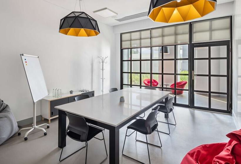 Fotos del hotel Radisson Red Dubai Silicon Oasis:  2