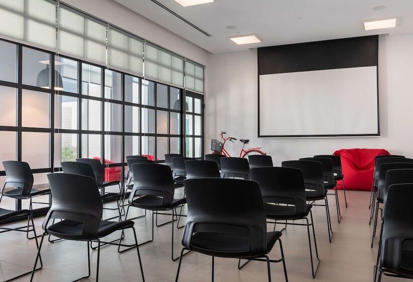 Fotos del hotel Radisson Red Dubai Silicon Oasis:  6