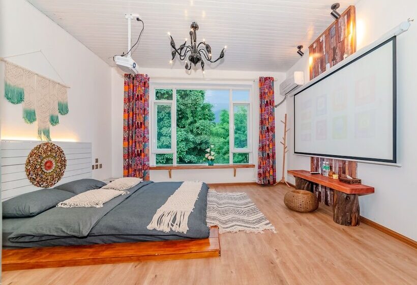 پانسیون Crystal Taro Inn Dali