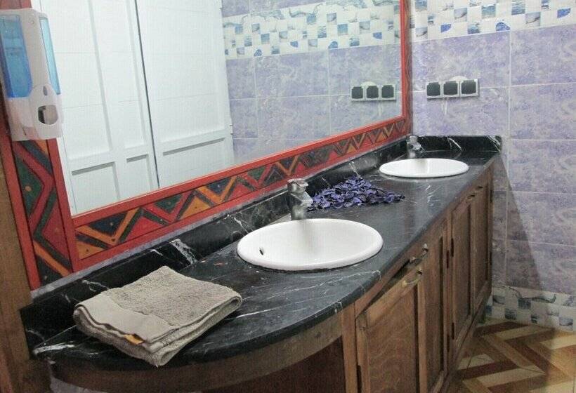 Tazerzit Hostel Restau