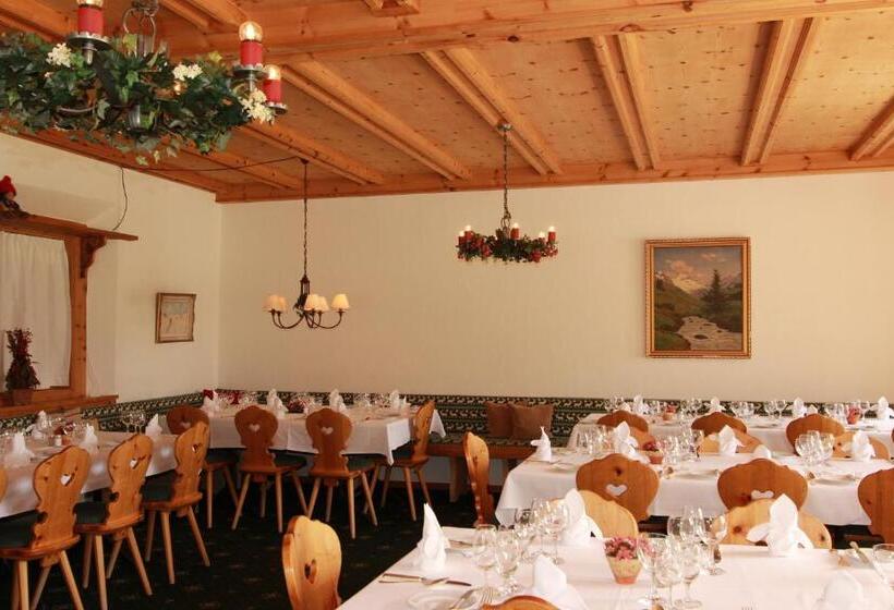 ホテル Sonne Fex Alpine Hideaway