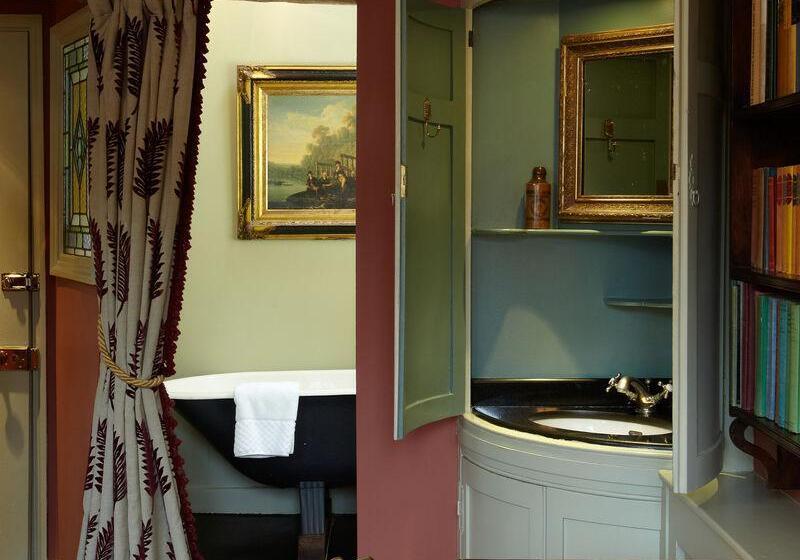 مسافرخانه Hazlitt S