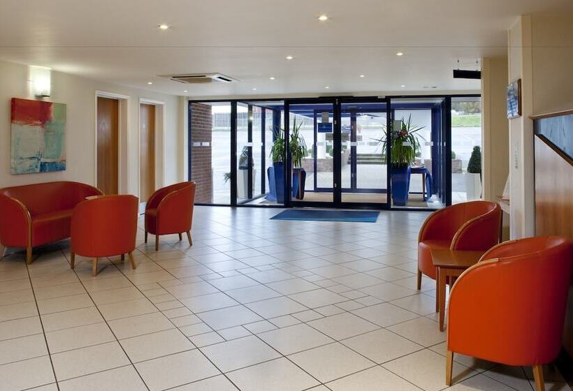 هتل Holiday Inn Express Canterbury