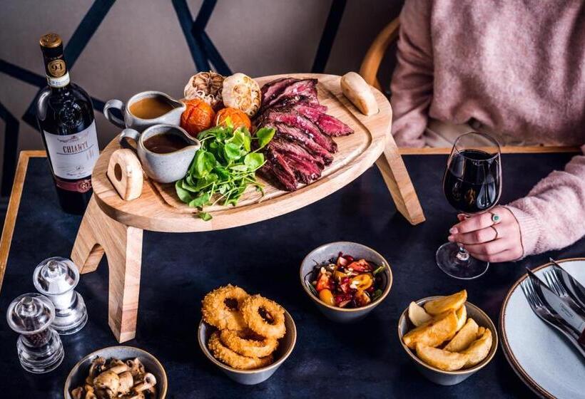 בית מלון כפרי Inn On The Square