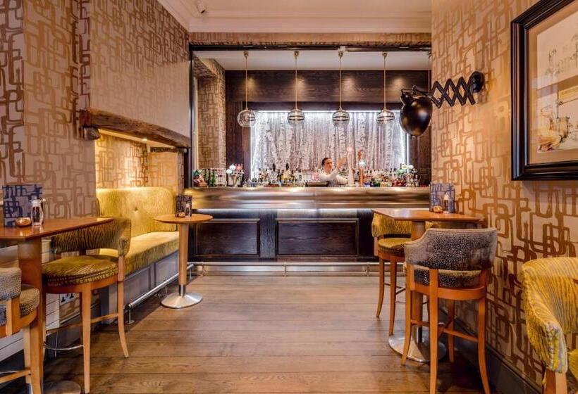 בית מלון כפרי Inn On The Square