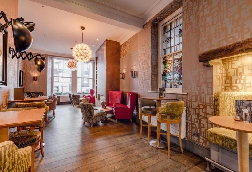 בית מלון כפרי Inn On The Square