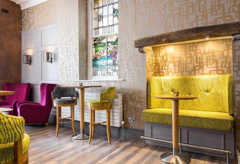 בית מלון כפרי Inn On The Square