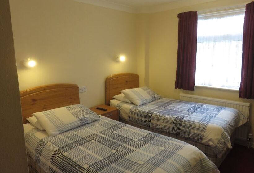 Отель Lamplighter Guesthouse