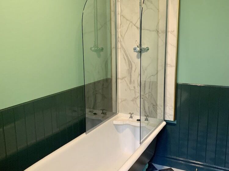فندق Leven House Bed And Breakfast