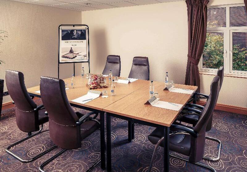 هتل Mercure Leeds Parkway