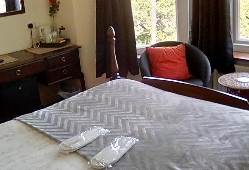 Отель Oaklands House Adults Only