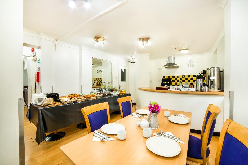 فندق OYO Townhouse New England Victoria