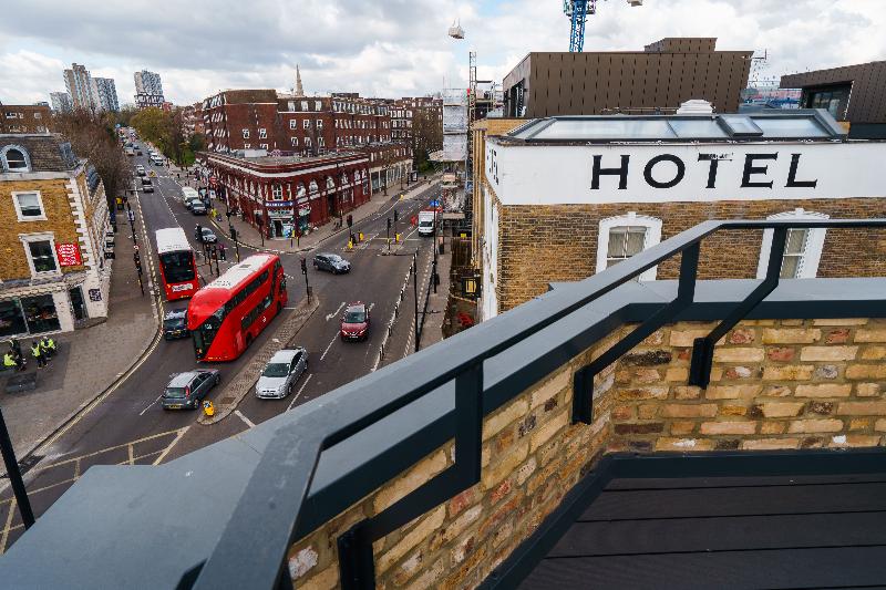 בית מלון כפרי The Camden Town