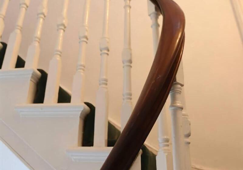 Highlands Hotel And Bar