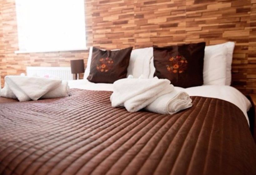 هتل Three Bridges B & B Gatwick