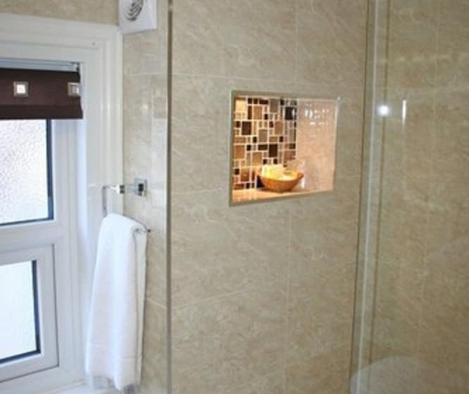 Ilfracombe House Hotel   Near Cliffs Pavilion