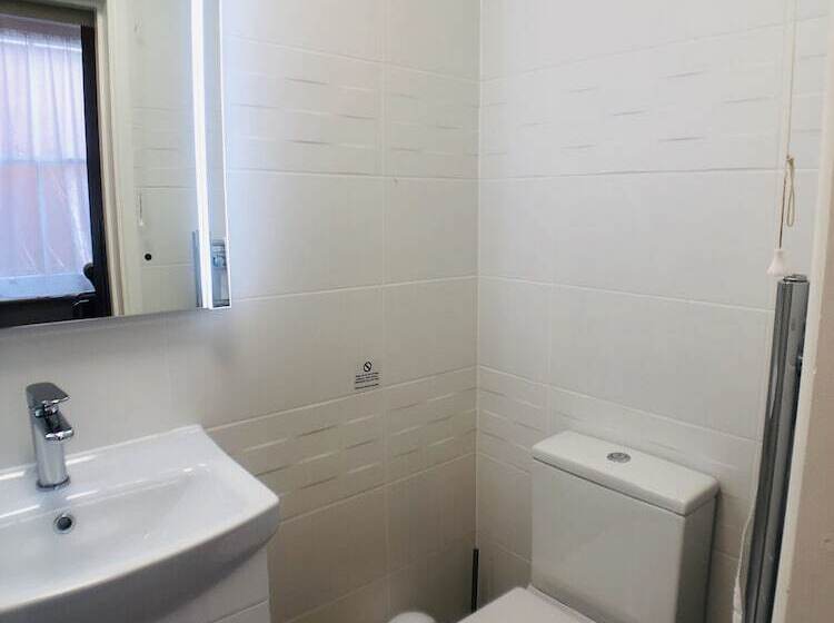 Ilfracombe House Hotel   Near Cliffs Pavilion