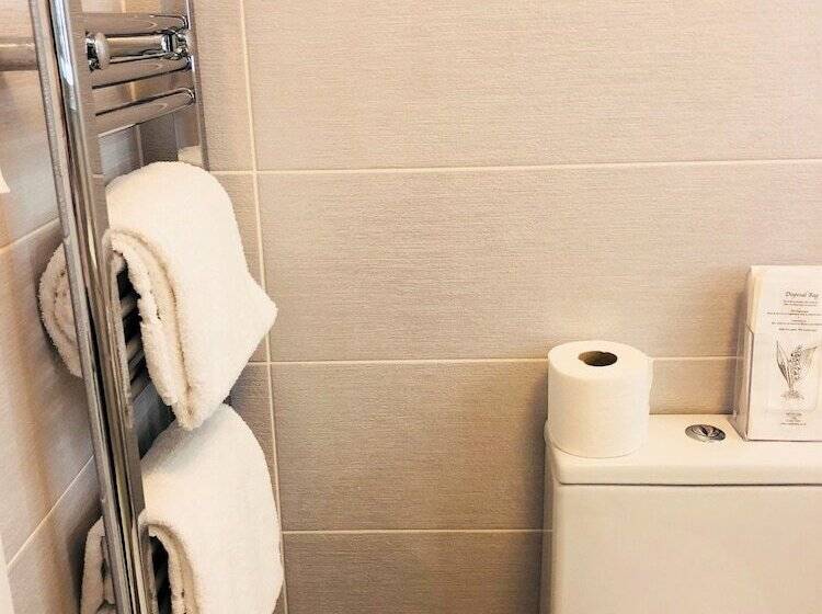 Ilfracombe House Hotel   Near Cliffs Pavilion