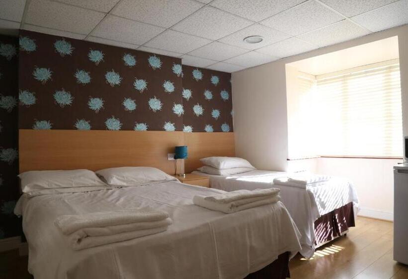 Пансион Debden Guest House