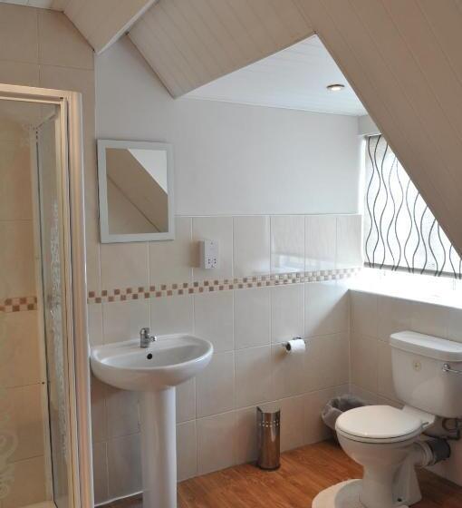 Пансион Debden Guest House