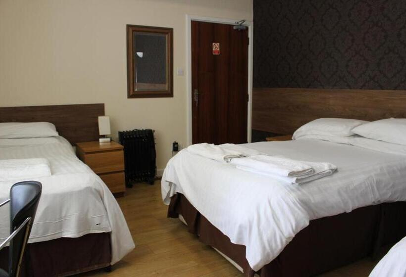 Пансион Debden Guest House