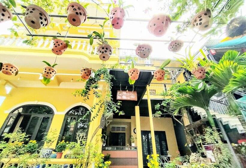 هاستل Q  Homestay Garden Villa