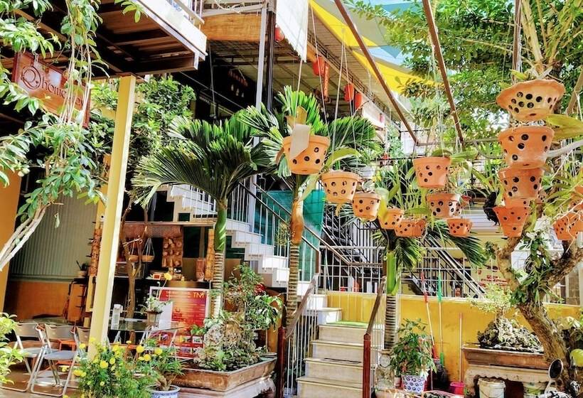 هاستل Q  Homestay Garden Villa