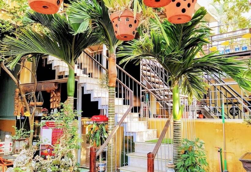 هاستل Q  Homestay Garden Villa