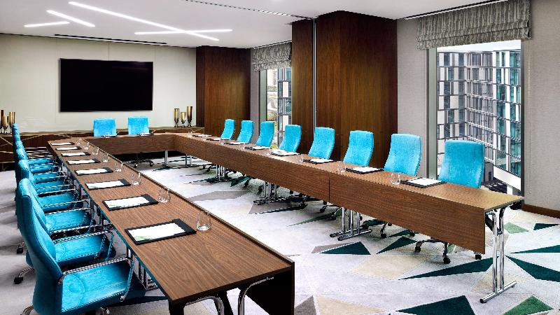 هتل Holiday Inn Dubai Al Maktoum Airport, An Ihg