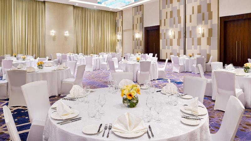 هتل Holiday Inn Dubai Al Maktoum Airport, An Ihg