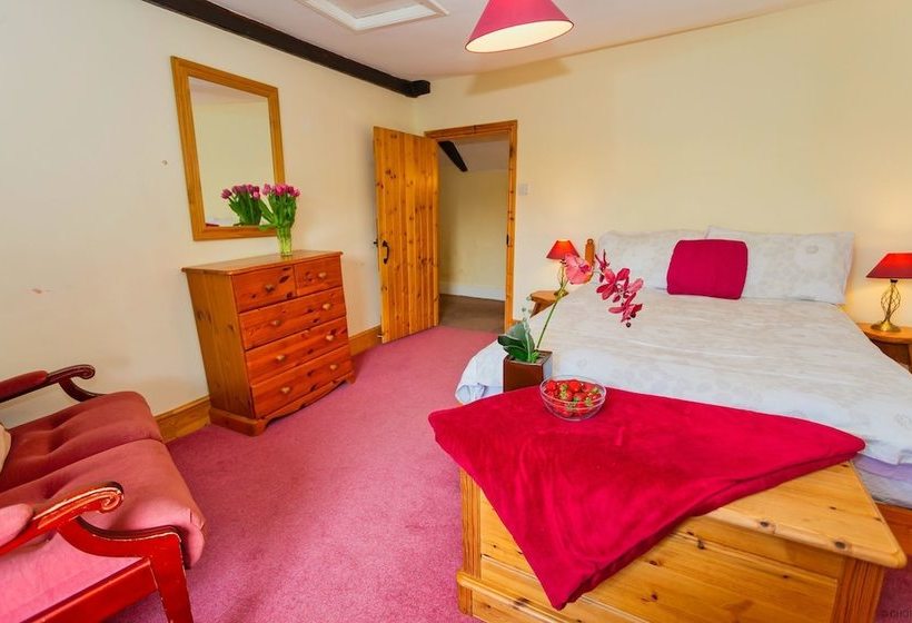 Braunton Poyers Farmhouse 6 Bedrooms