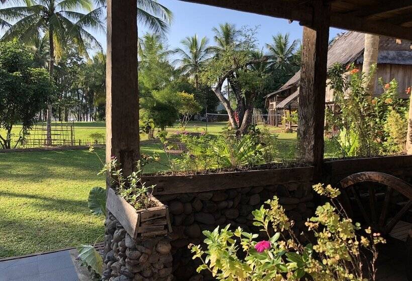 هتل On The Mekong Resort