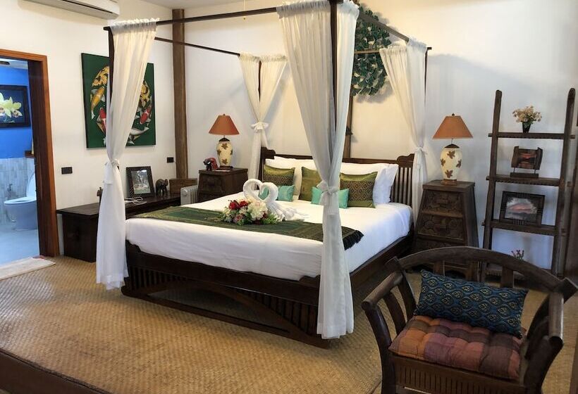 هتل On The Mekong Resort
