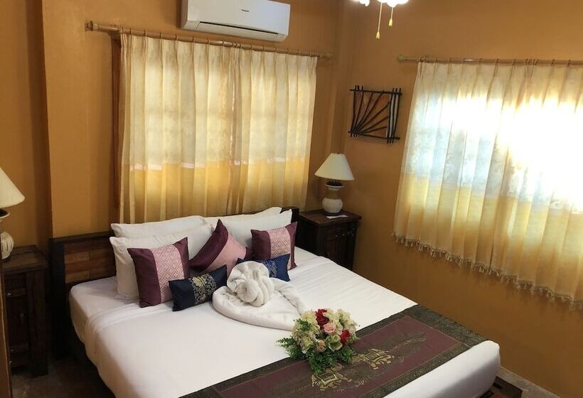 هتل On The Mekong Resort