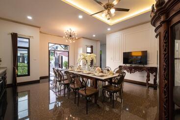 Lanna Kamin Pool Villa Airport