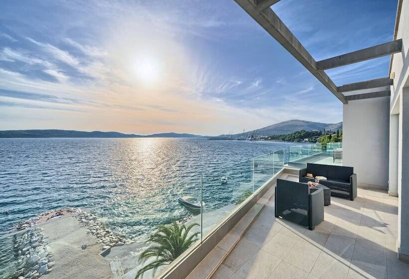 Livingstone Beach House